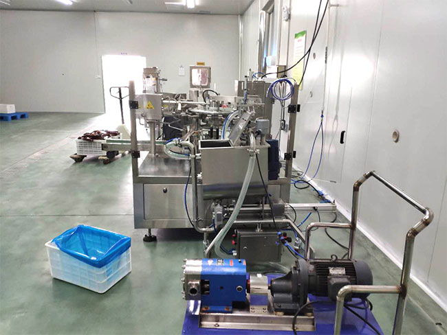 給袋式醬料包裝機客戶車間實拍