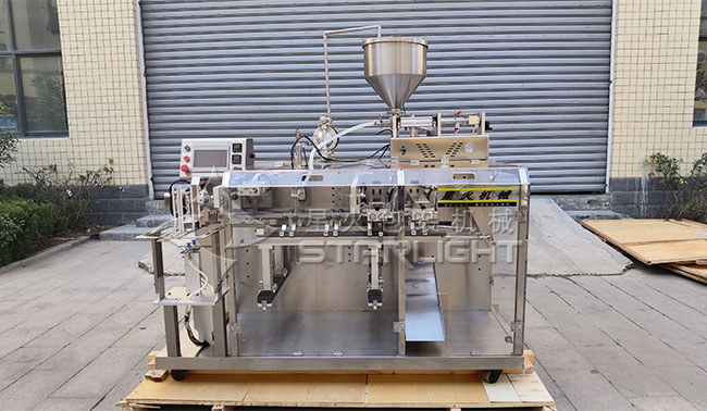 全自動水平給袋式果汁包裝機廠房實拍圖展示